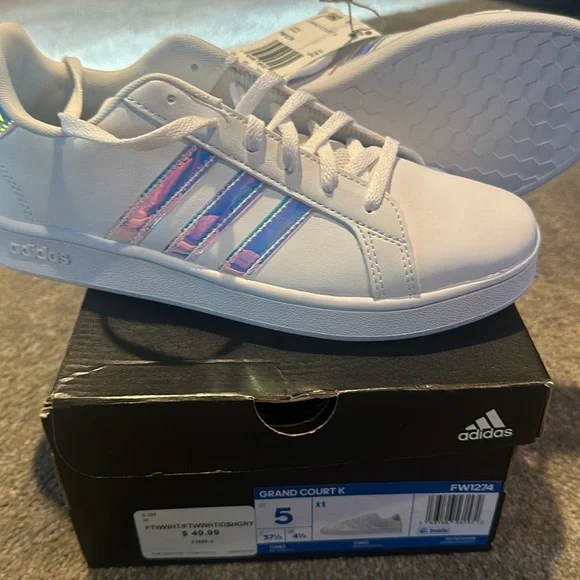 NWT Adidas girls grand court sneakers - Size 5 - Picture 1 of 4